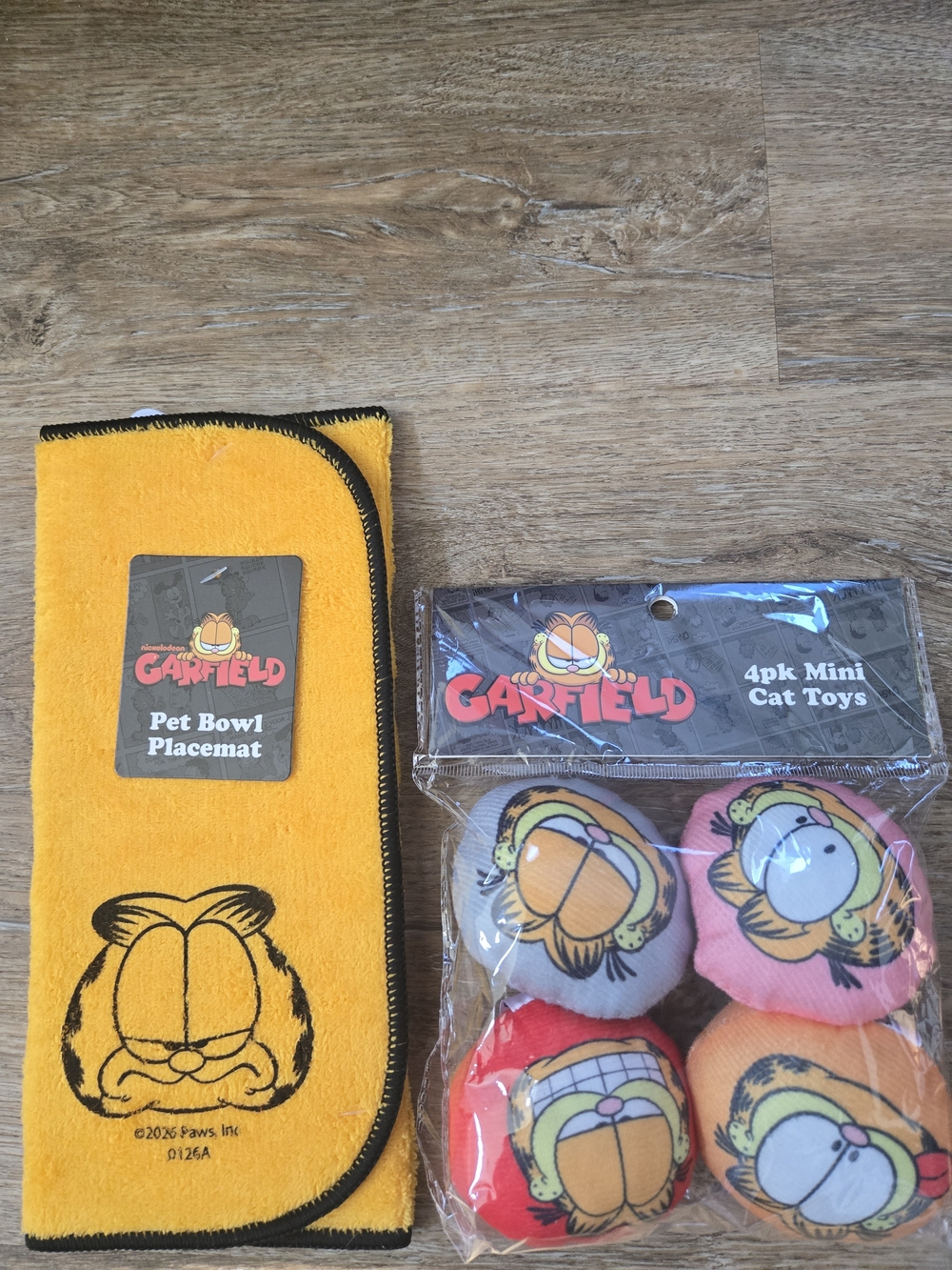 Garfield Placemat with 4 Pack Garfield Cat Toys